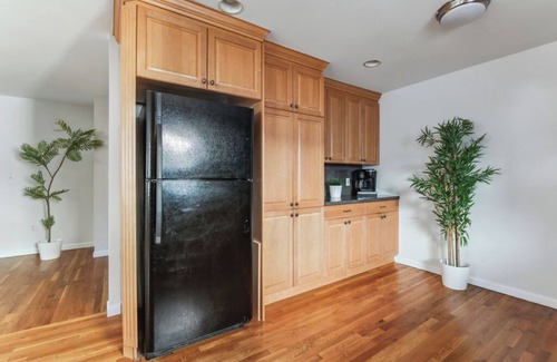 White Plains House | Luxury NY Retreat+Free Parking