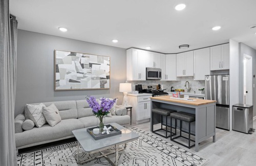 The Heights Condo | Luxury NYC Condo with Private Deck | Mins to NYC