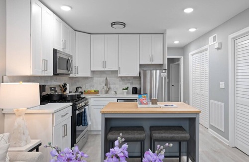 The Heights Condo | Luxury NYC Condo with Private Deck | Mins to NYC