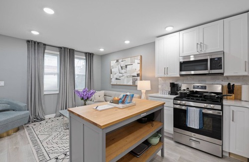 The Heights Condo | Luxury NYC Condo with Private Deck | Mins to NYC