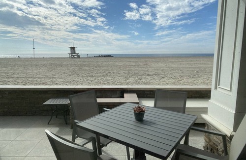 West Newport House | Luxury Oceanfront Home with Rooftop Deck, Hot Tub, Fire Pit