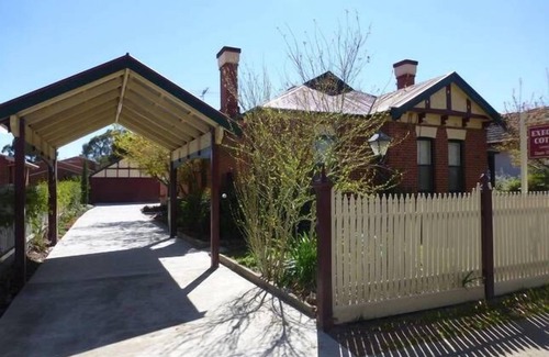 Albury House | "Luxury on Wyse" - A minute's walk to Dean St.