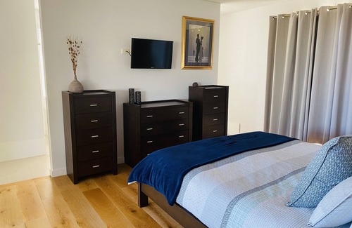 Sorrento Apartment | Luxury one bedroom Beach Side Retreat with Ocean Views 250m from Sorrento Beach