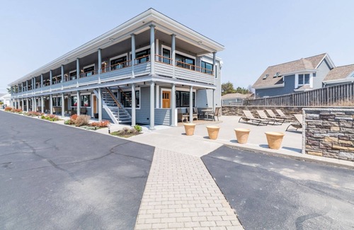 Pine Point Condo | Luxury Penthouse Condo only steps away from Pine Point Beach