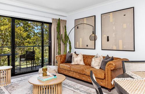 Perth Central Business District Apartment | Luxury Perth Getaway Modern Design