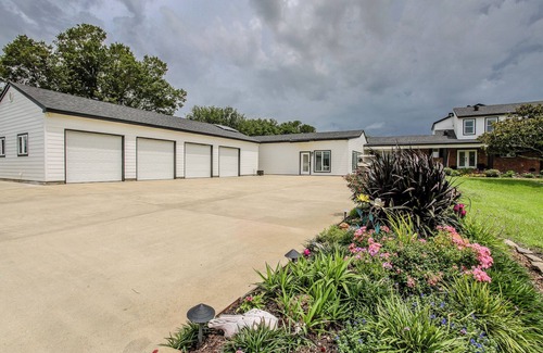Bell City Apartment | Luxury Pool House for Rent In South Lake Charles, Louisiana