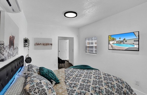 Ives Estates Villa | Luxury Pool Villa 5BD 4BA