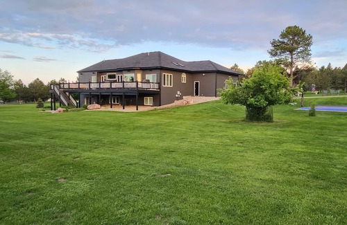 Summerset House | Luxury, Private,Relaxation with beautiful quiet area in the heart of the hills