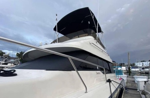 New Rochelle Boat Rental | Luxury Private Yacht as Boathouse