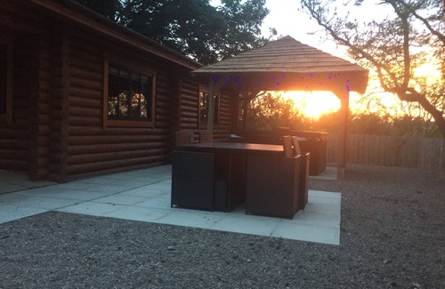 Morpeth Cabin | Luxury Real Log Cabin with Hot Tub, Felmoor Park, Northumberland