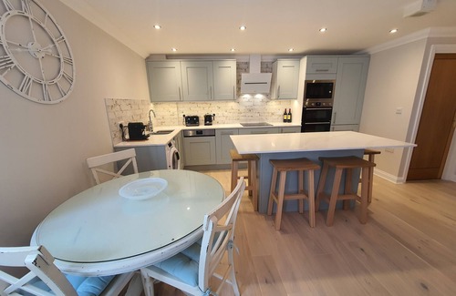 Boscombe Apartment | Luxury refitted ground floor two bed/two bath apartment close to Boscombe beach