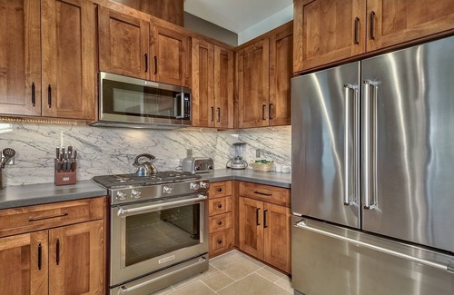 Lakeside Park Condo | Luxury Residence - Gondola across the Street 2 Bedroom Condo by RedAwning