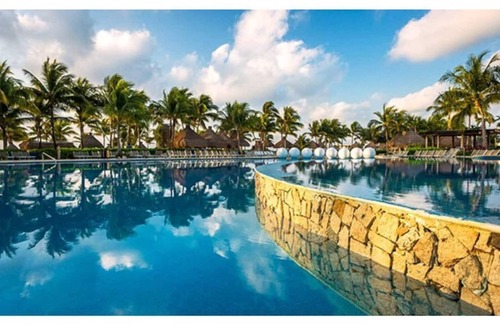 Downtown Cancun Resort | Luxury Resort by Vidanta- Riviera Maya