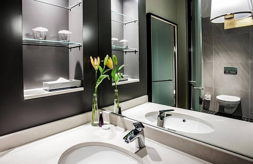 Gaborone Hotel | Luxury Resort in the Center of Gaborone! Free Airport Transfer, Pool and Spa!