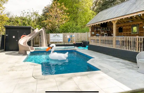 Deal House | Luxury retreat 32% pool Jacuzzi games bar oasis