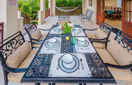 Weston Villa | Luxury retreat with contemporary design less than 5 minutes walk to the beach