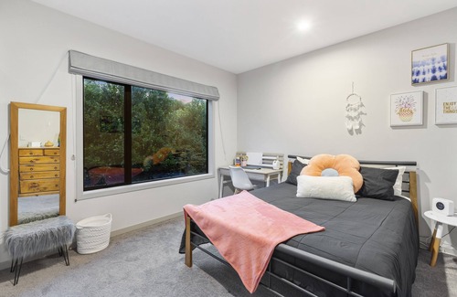 Lower Kaimai House | Luxury Riverside Retreat- 4 Bedroom