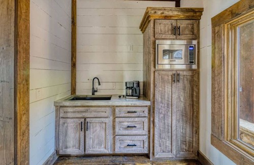 Mineral Bluff Cabin | Luxury Rustic Cabin/Views/Hot Tub/Firepit