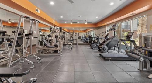 Deep Ellum Apartment | Luxury Skyline Escape, FIFA World Cup, Sauna, King Bed, DT View