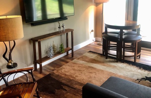 Treeloft Condo | LUXURY slope side!Luxurious all four seasons.Ski in/Ski out.Beautiful renovation