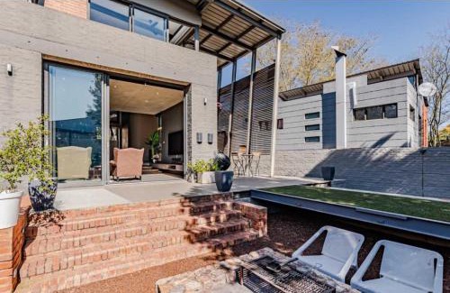 Lynnwood Ridge House | Luxury Smart 3bed Home