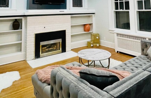 Rochester House | Luxury smart 3BR home- minutes to everywhere