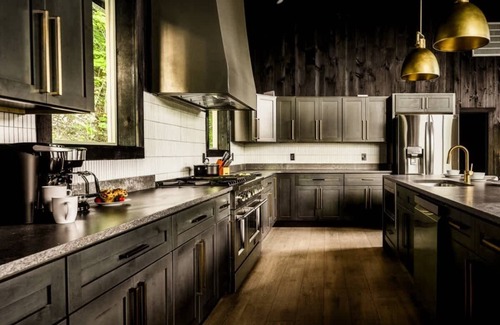 Gatlinburg - Pigeon Forge Cabin | Luxury Smokies Retreat/Theatre/Pool/Hot tub