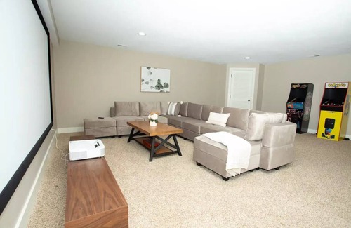 Gretna House | Luxury Spa and Wellness Retreat near Outlet Mall!n