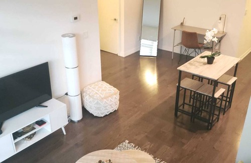 St. Lawrence Condo | Luxury Spacious Condo Downtown