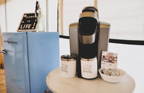 Delta RV Rental | Luxury Spacious Glamping, Lake View, Grill, Pool, Pet Friendly, Swim