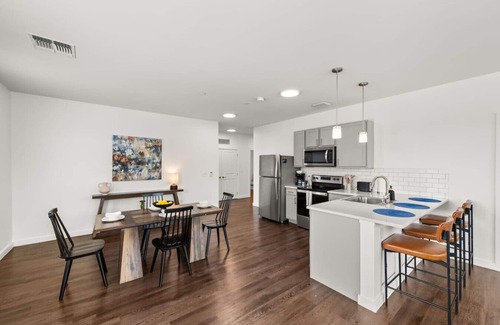 Hough Apartment | Luxury Stay Near Cleveland Clinic & Attractions