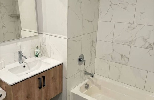 Historic Downtown Apartment | Luxury Studio Apartment - 7 Min Walk NYC Train