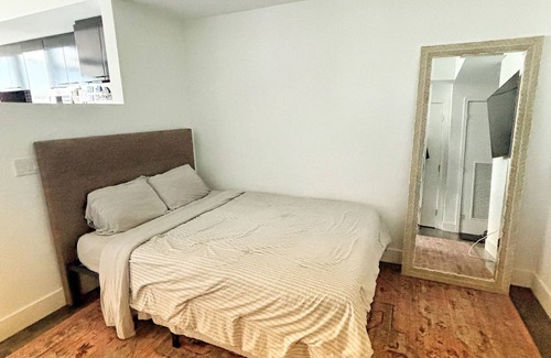 Vernon Apartment | Luxury Studio in Downtown Los Angeles, 5 mins walk to Crypto center and LA Live.