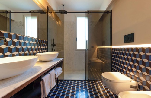 Sant'Agnello Resort | Luxury suite with balcony overlooking the gulf of sorrento