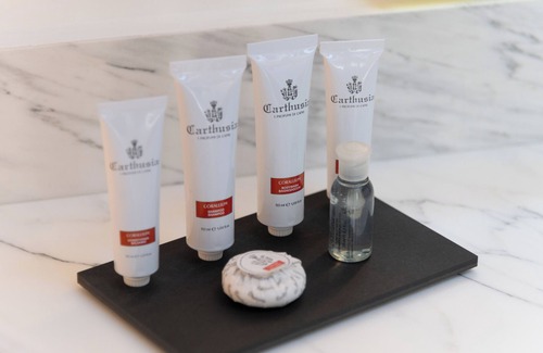 Sant'Agnello Resort | Luxury suite with balcony overlooking the gulf of sorrento