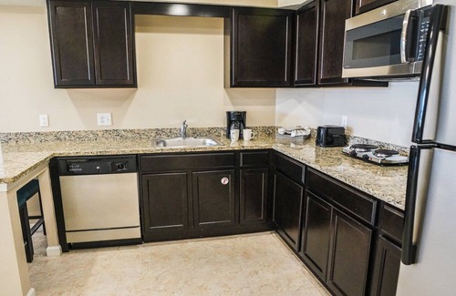 Florida Central Atlantic Coast Apartment | Luxury suites, 7 heated pools & minutes from Orlando’s world-famous parks