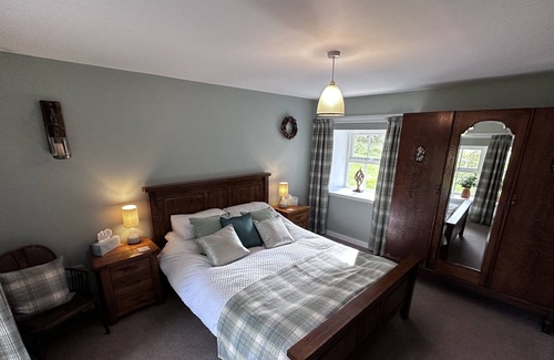 Foss Cottage | Luxury three bedroom holiday cottage on Loch Rannoch