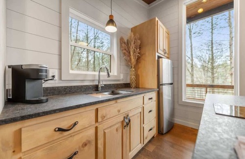 Cashes Valley House | Luxury Tiny Home - Hot Tub