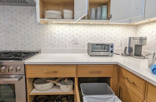 Nonantum House | Luxury townhouse 6 Miles from Boston. New construction. Monthly rents