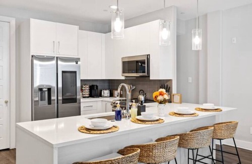 Fort Worth Apartment | Luxury Updated Townhome! Pet Friendly/Fast Wi-fi