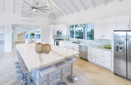 Tamarind Hill Estates Villa | Luxury Villa, Walk to beach, BRAND NEW 55KW BACKUP GENERATOR