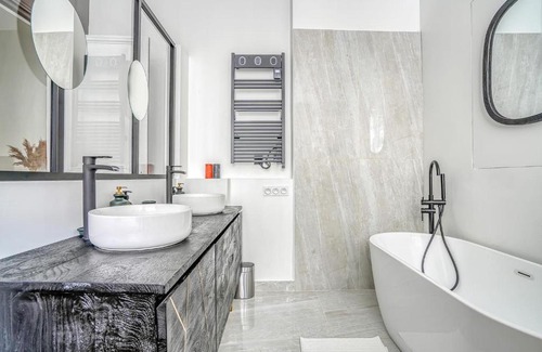 Faubourg-du-Roule Apartment | Luxury Villa Champs Elysées