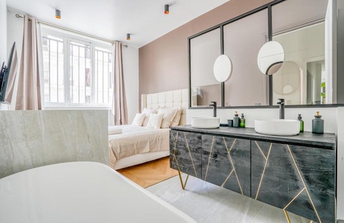 Faubourg-du-Roule Apartment | Luxury Villa Champs Elysées