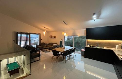 Mastrinka Villa | Luxury Villa Lana Apt, Seaview Terrace, Large Outdoor Space, BBQ