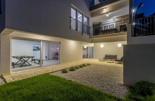 Tugare Villa | Luxury Villa Nika, private oasis with swimming pool