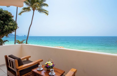 South Shore Hotel Area Villa | Luxury Villa on the Best Swimming Beach in Puerto Vallarta w/Full Staff & Pool