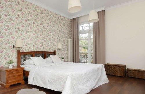 Konstancin-Jeziorna House | Luxury Villa with Home Cinema and Sauna & Jacuzzi by Renters Prestige