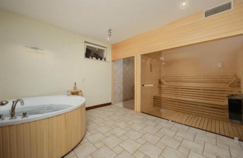 Konstancin-Jeziorna House | Luxury Villa with Home Cinema and Sauna & Jacuzzi by Renters Prestige