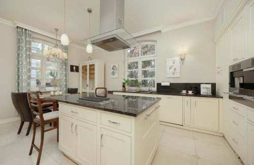 Konstancin-Jeziorna House | Luxury Villa with Home Cinema and Sauna & Jacuzzi by Renters Prestige