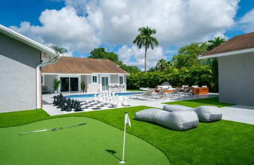 Golden Glades House | Luxury Villa Serena Heated Pool 15 min to Beach